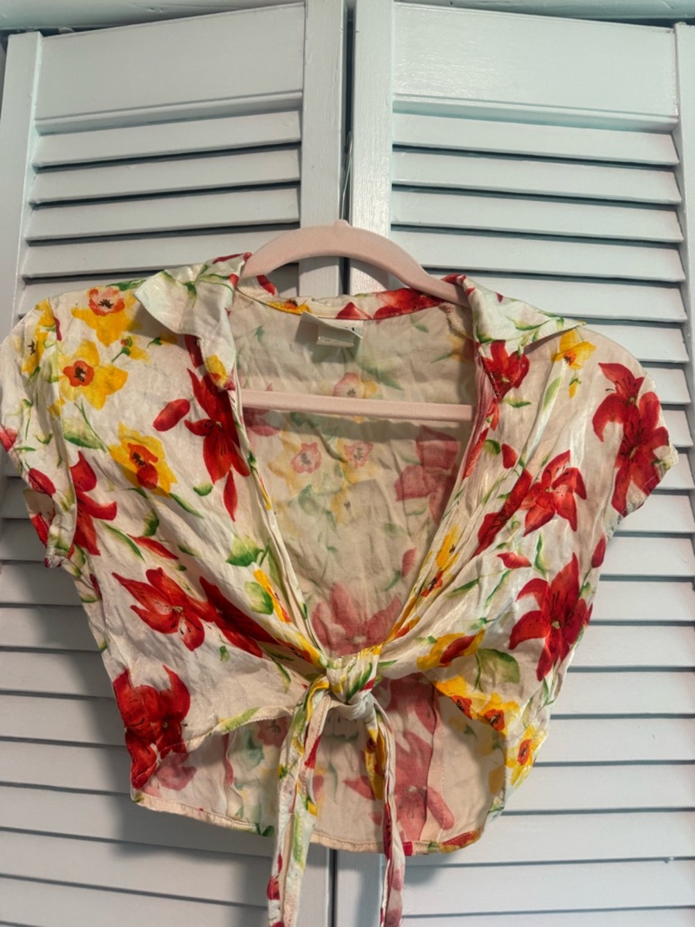 Vintage Satin Floral Tie-Front Crop Top with Floral Pattern